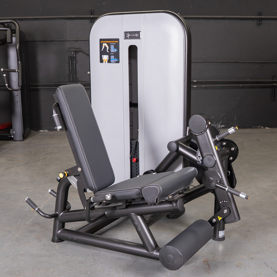 muscle d fitness commercial selectorized vogue black and light grey leg extension prone leg curl combo machine