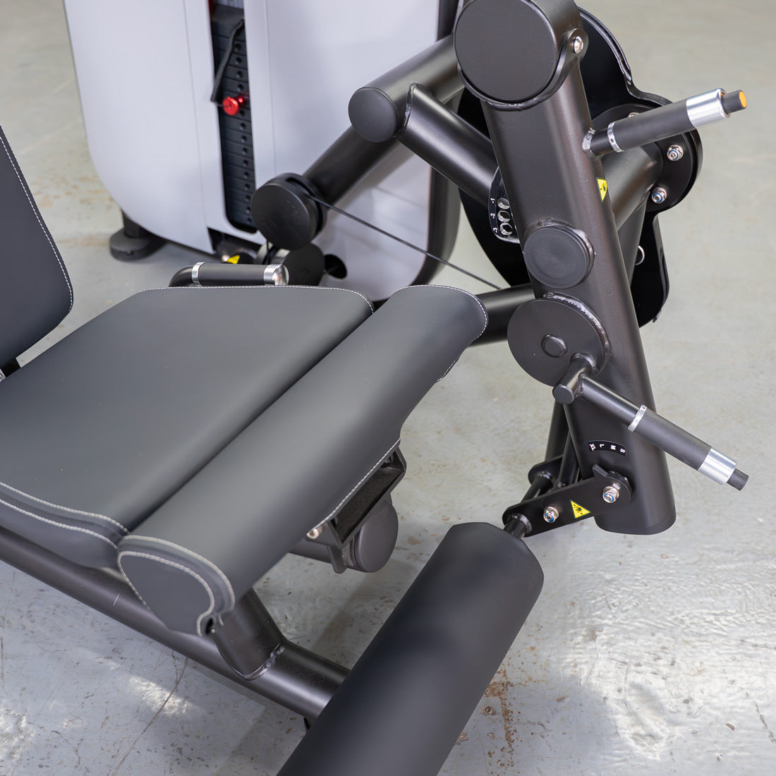 muscle d fitness commercial selectorized vogue black and light grey leg extension prone leg curl combo machine detail