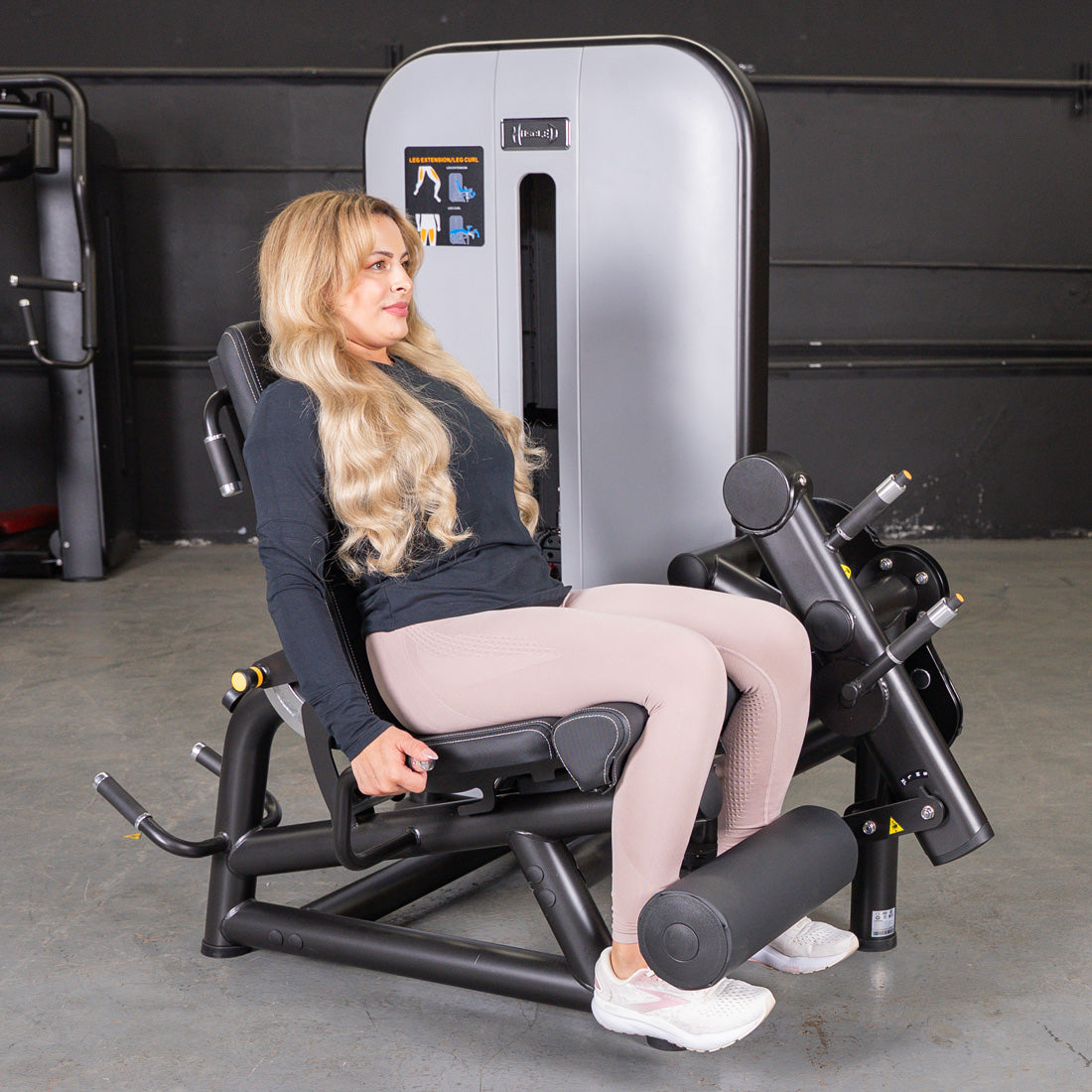 muscle d fitness commercial selectorized vogue black and light grey leg extension prone leg curl combo machine