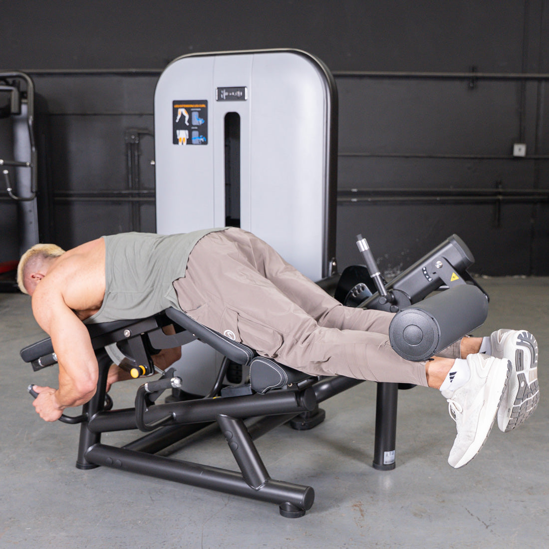 muscle d fitness commercial selectorized vogue black and light grey leg extension prone leg curl combo machine