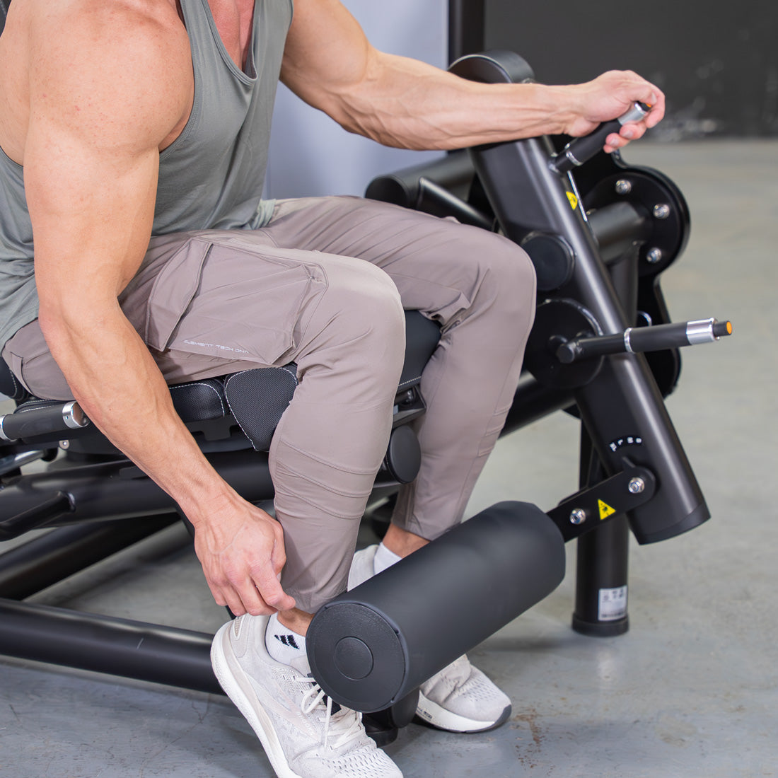 muscle d fitness commercial selectorized vogue black and light grey leg extension prone leg curl combo machine close up