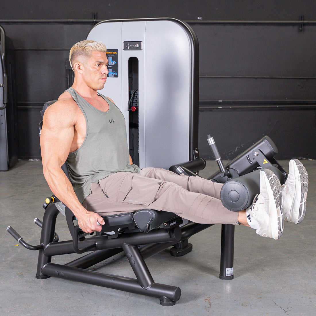 muscle d fitness commercial selectorized vogue black and light grey leg extension prone leg curl combo machine