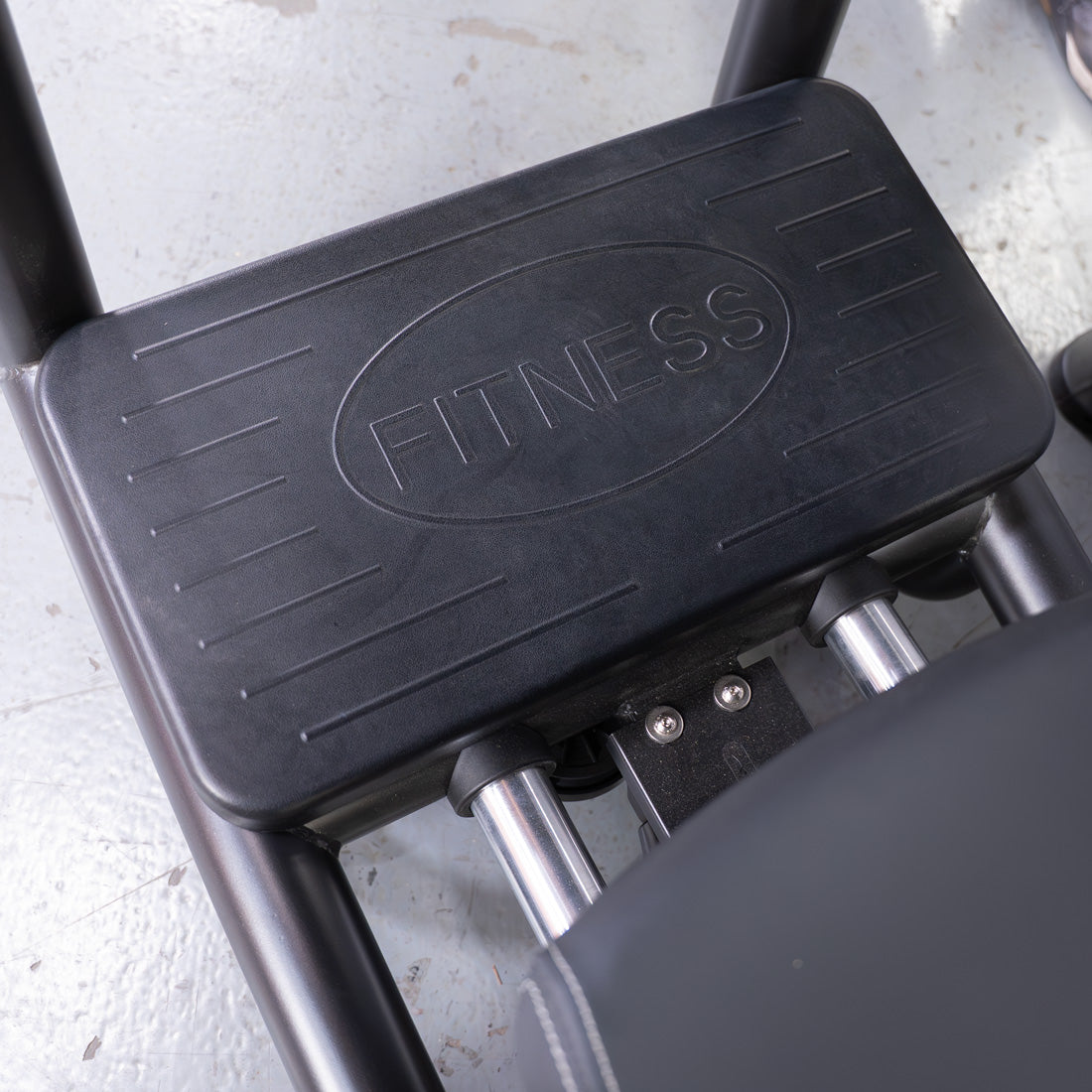 muscle d fitness commercial selectorized vogue black and light grey leg press machine detail