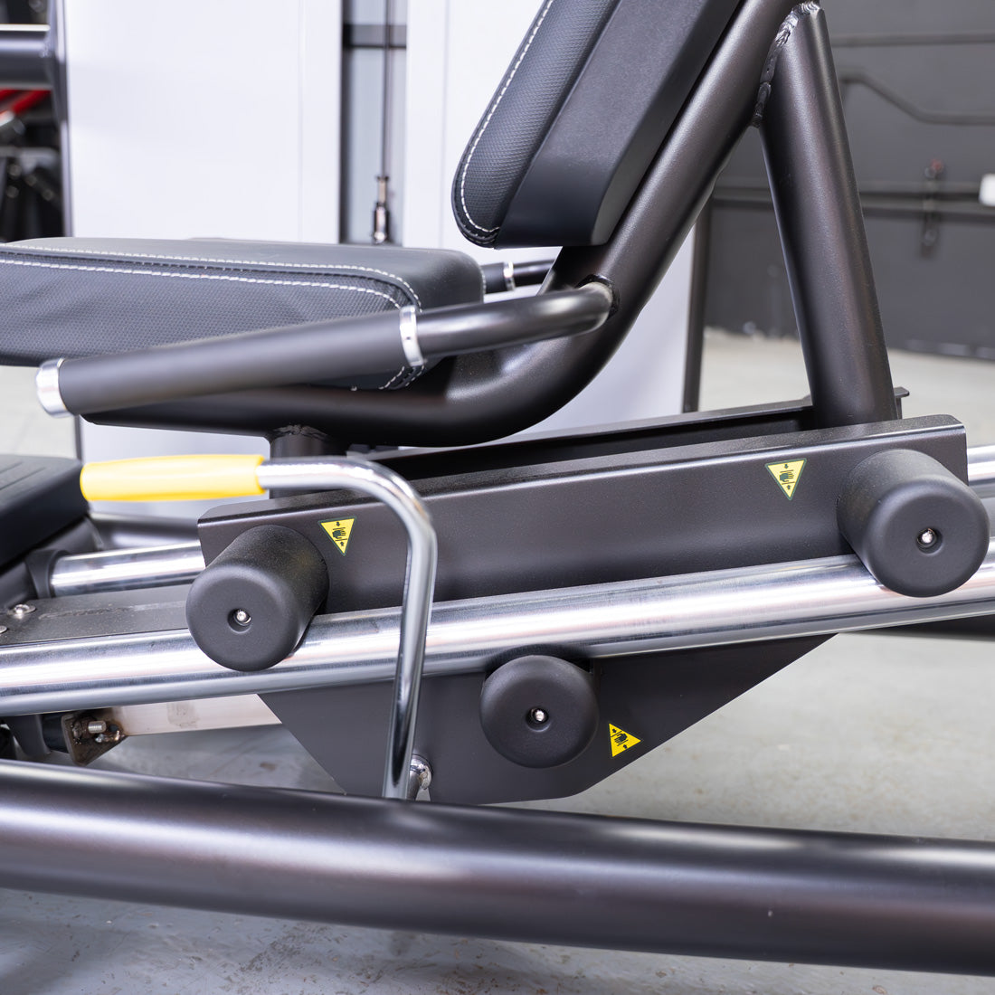 muscle d fitness commercial selectorized vogue black and light grey leg press machine detail