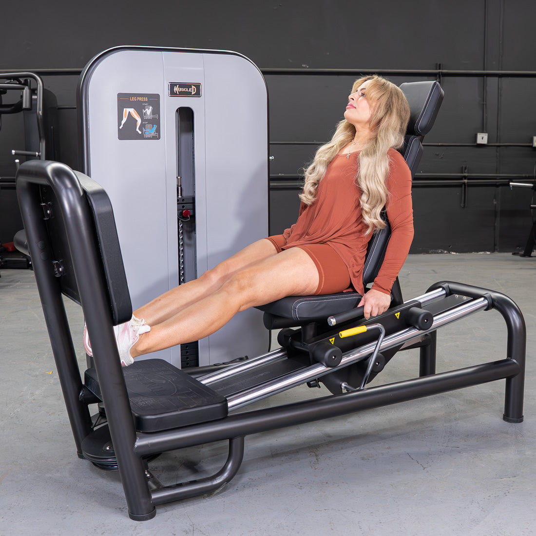 muscle d fitness commercial selectorized vogue black and light grey leg press machine