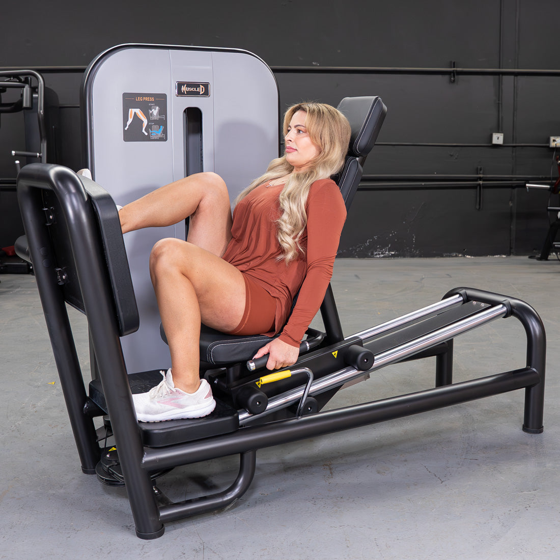 muscle d fitness commercial selectorized vogue black and light grey leg press machine