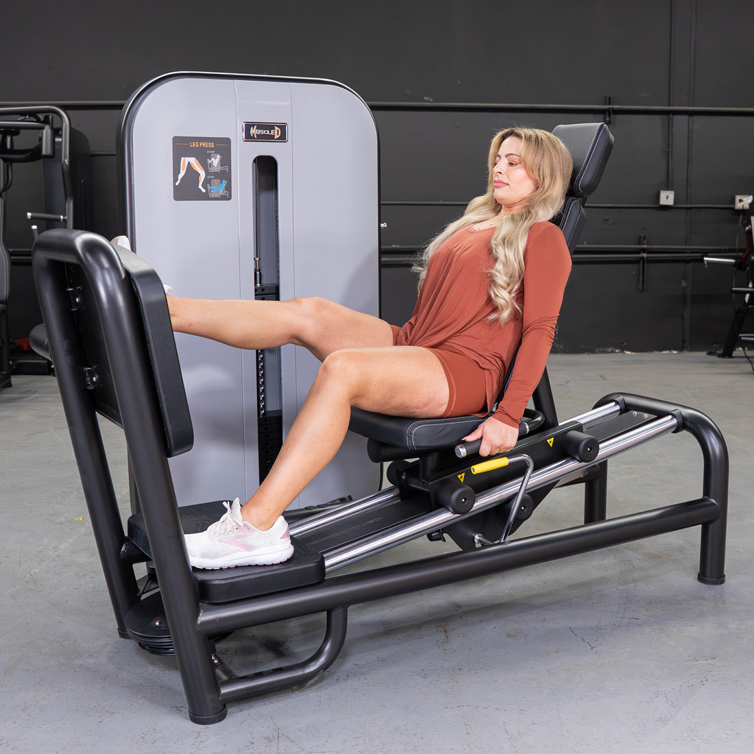 muscle d fitness commercial selectorized vogue black and light grey leg press machine