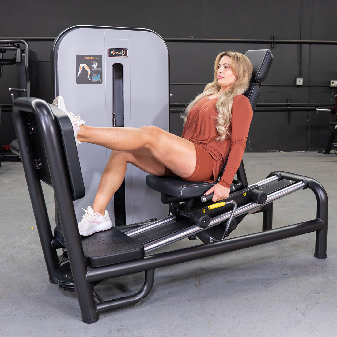 muscle d fitness commercial selectorized vogue black and light grey leg press machine