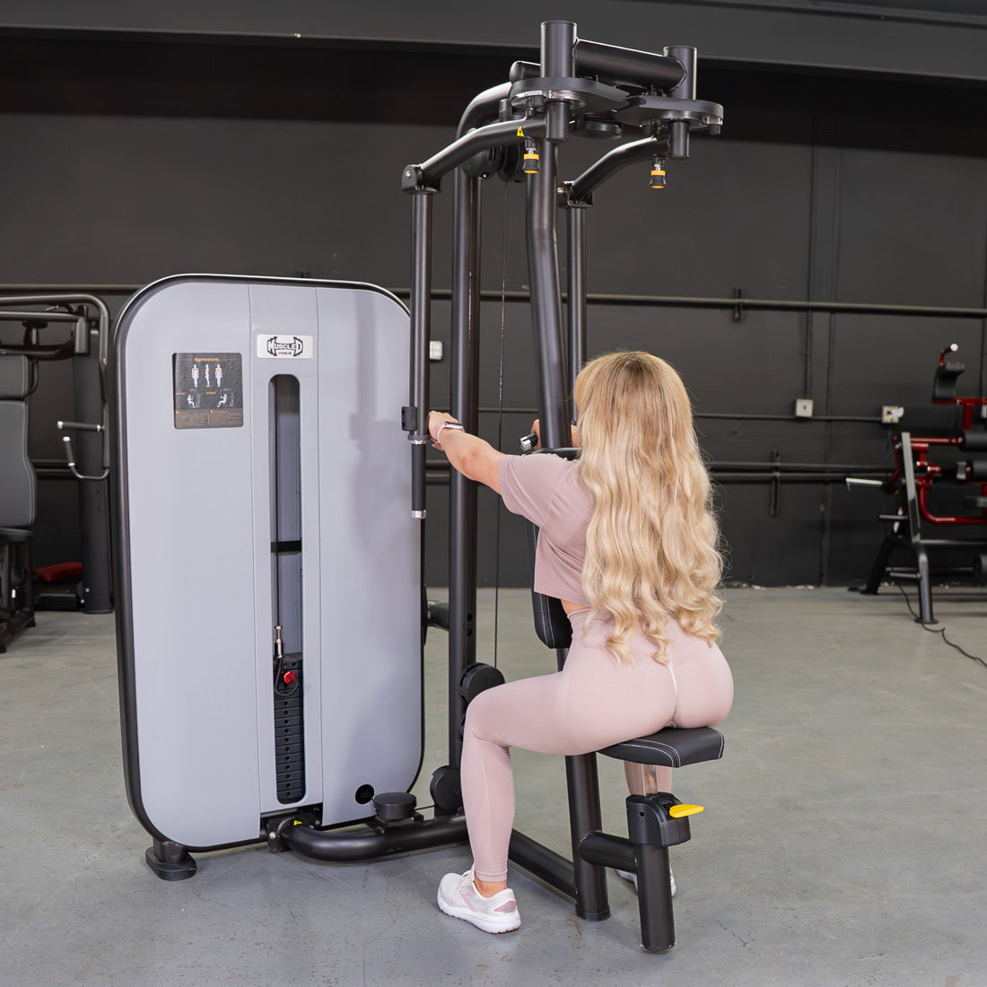muscle d fitness commercial selectorized vogue black and light grey pec deck rear delt combo machine