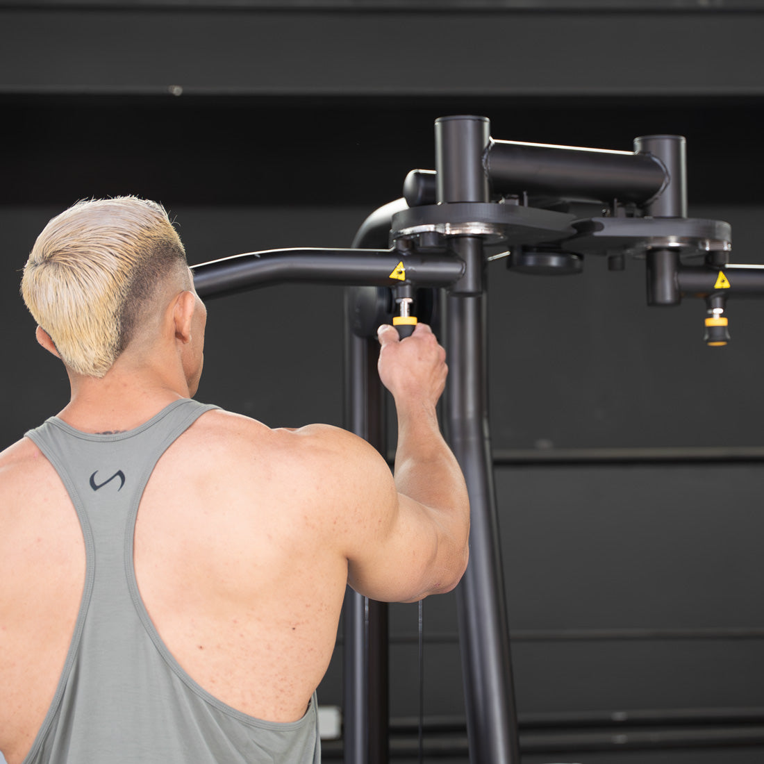 muscle d fitness commercial selectorized vogue black and light grey pec deck rear delt combo machine close up