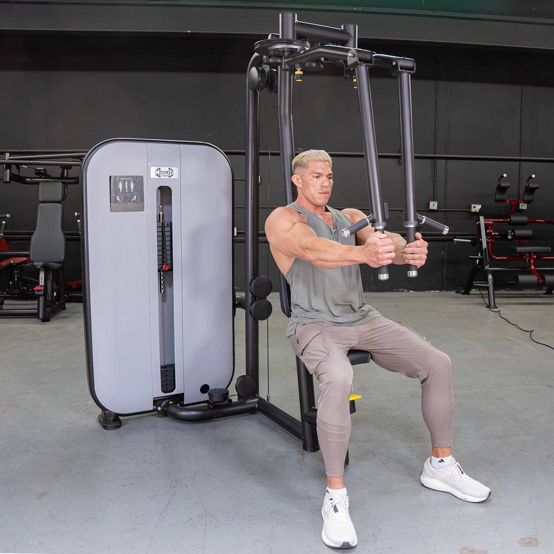 muscle d fitness commercial selectorized vogue black and light grey pec deck rear delt combo machine