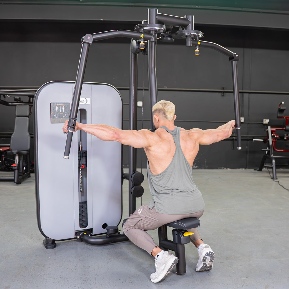 muscle d fitness commercial selectorized vogue black and light grey pec deck rear delt combo machine