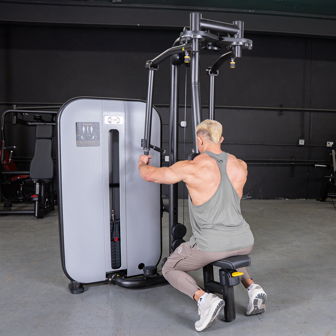 muscle d fitness commercial selectorized vogue black and light grey pec deck rear delt combo machine