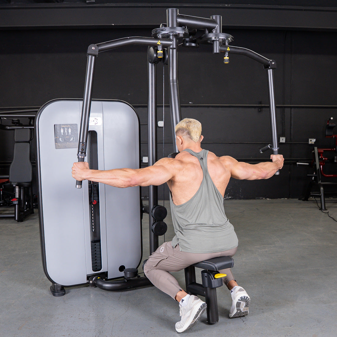 muscle d fitness commercial selectorized vogue black and light grey pec deck rear delt combo machine