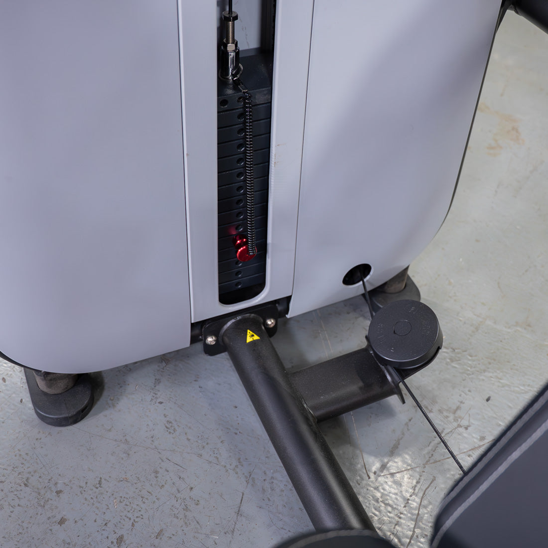 muscle d fitness commercial selectorized vogue black and light grey shoulder press machine detail