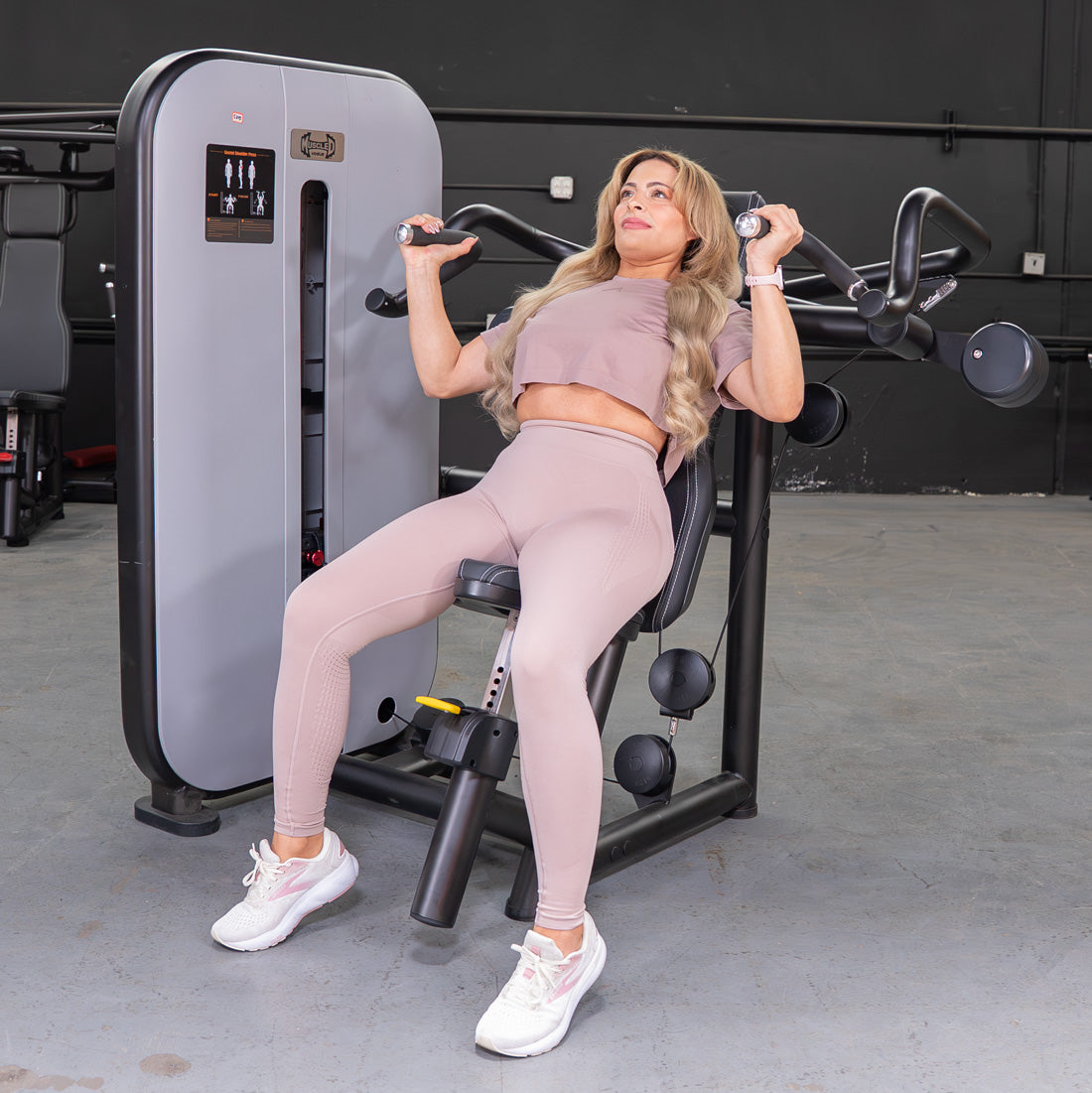 muscle d fitness commercial selectorized vogue black and light grey shoulder press machine