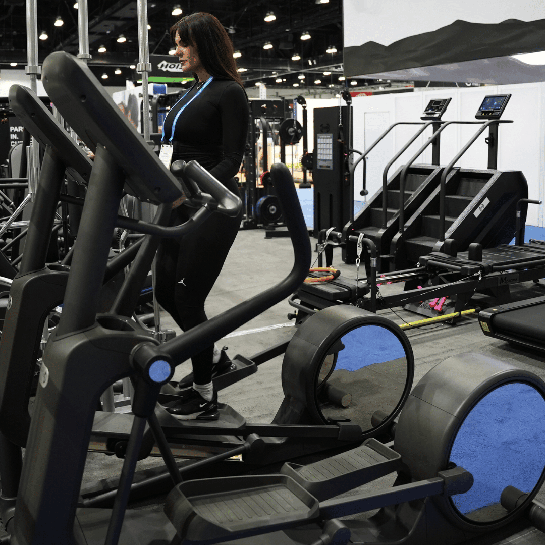 Commercial Elliptical Trainer - LED Screen - Muscle D Fitness - Commer