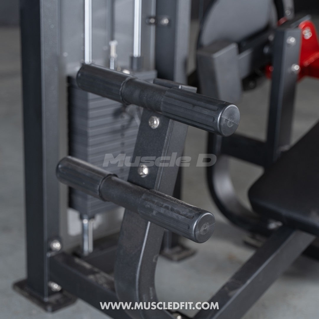 Close-up of a Classic V2 Abdominal Crunch machine with 'Muscle D' branding.