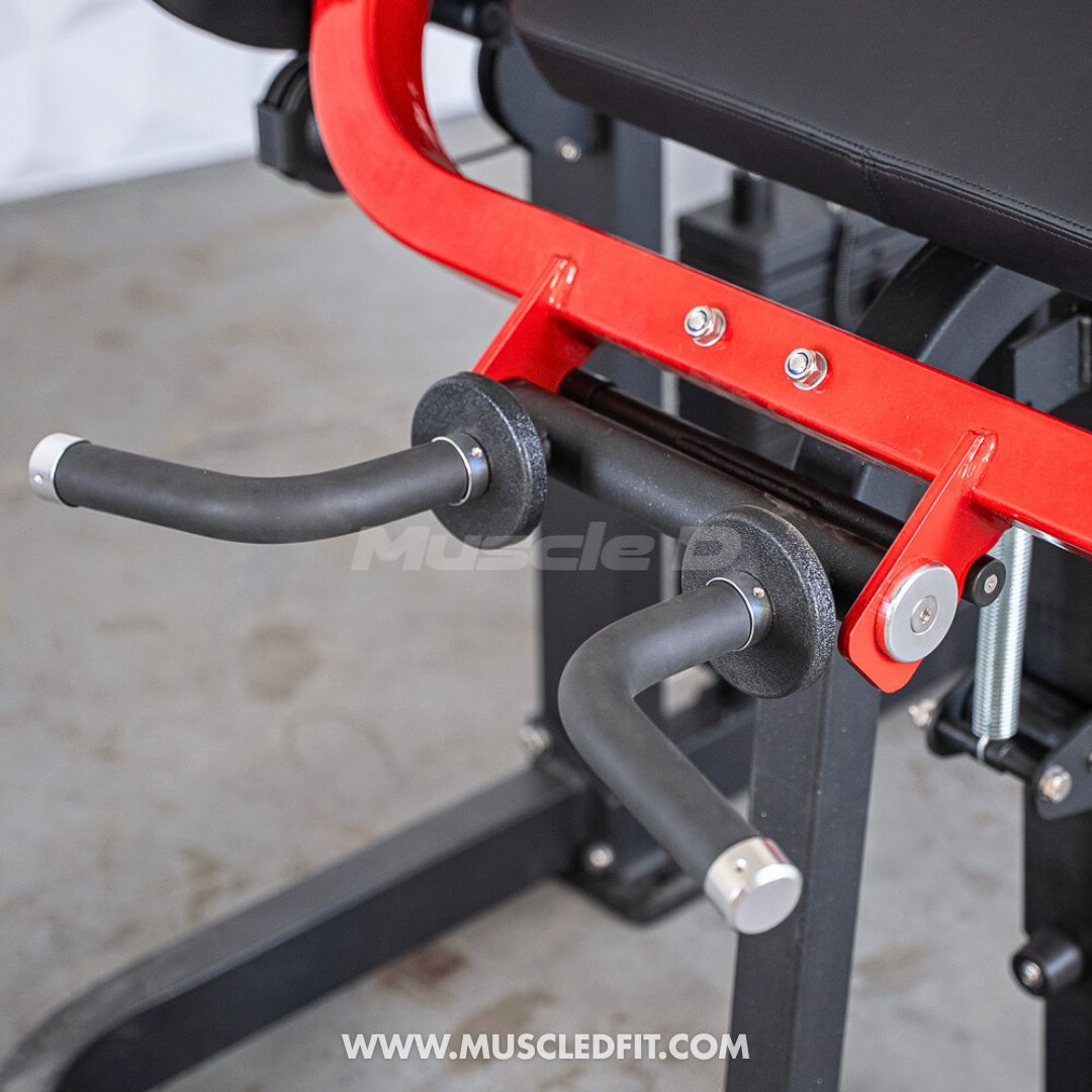Close-up of a Classic-V2-Biceps-Triceps-Combo bench with red and black design, featuring the brand 'Muscled Fit'.