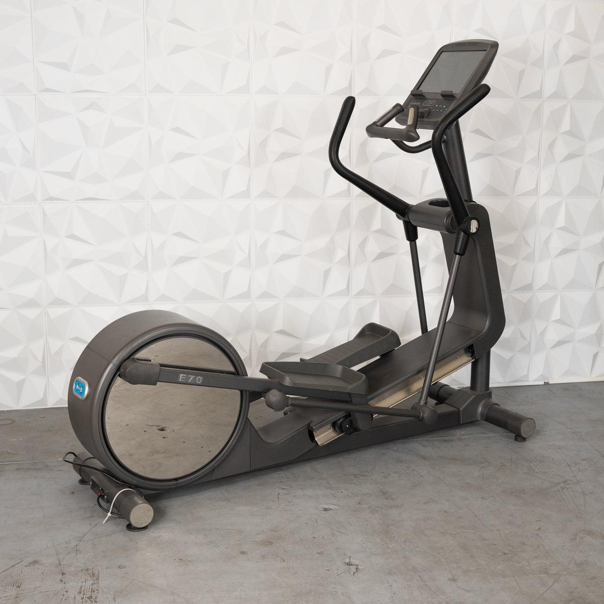 Commercial Elliptical Trainer - Touch Screen - Muscle D Fitness - Card