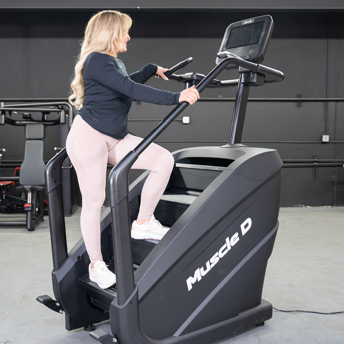 muscle d fitness black elite commercial stair climber 