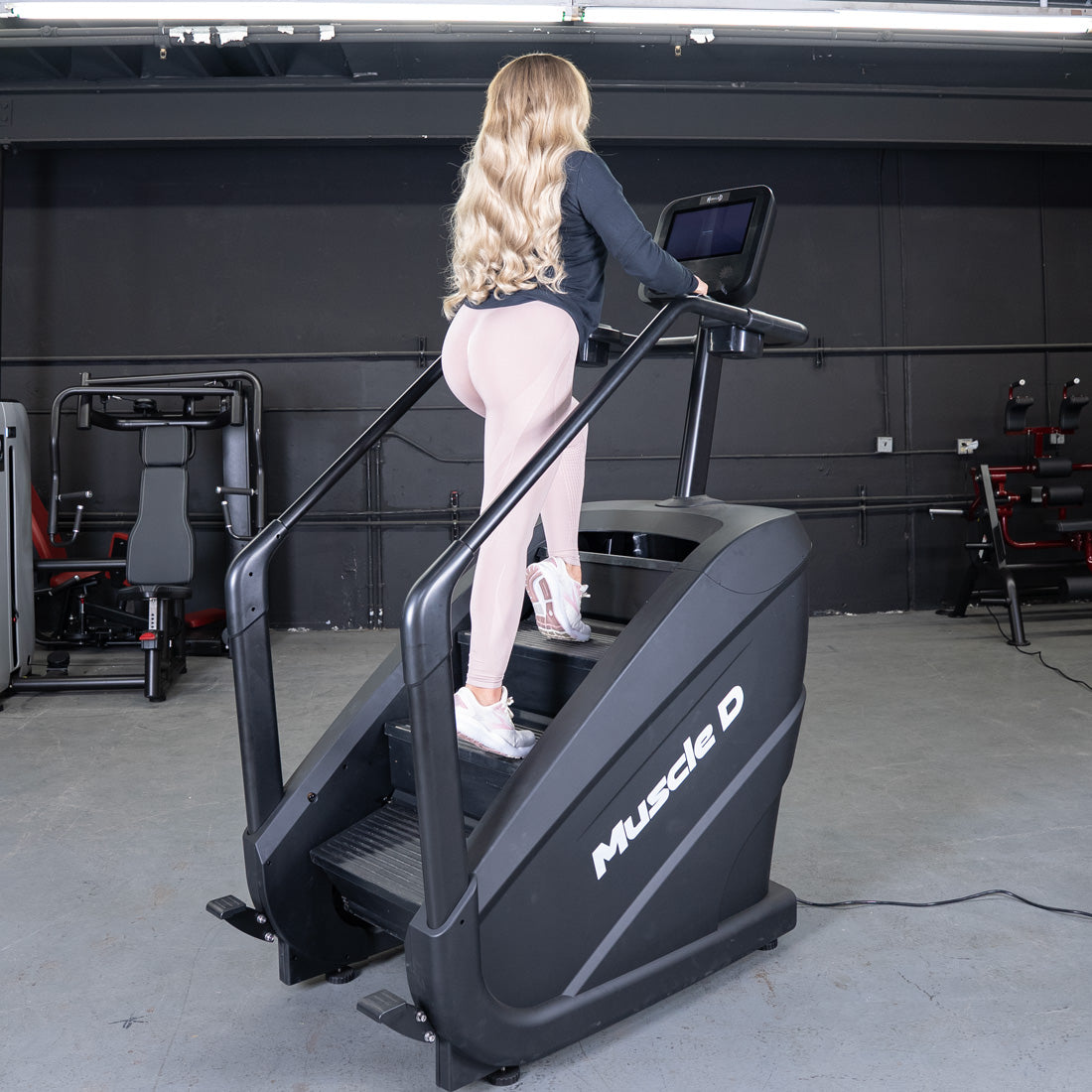 muscle d fitness black elite commercial stair climber 