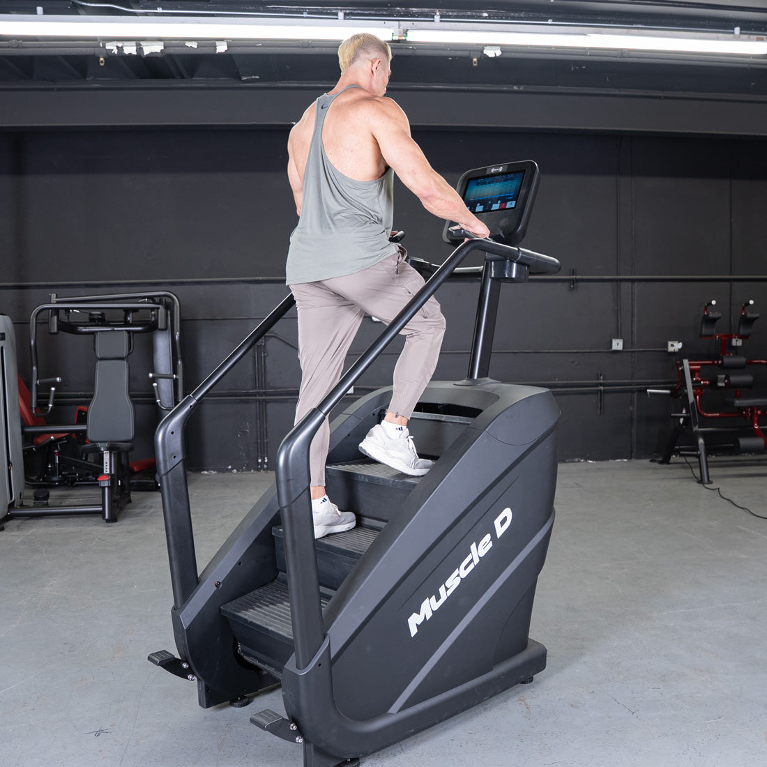 muscle d fitness black elite commercial stair climber 