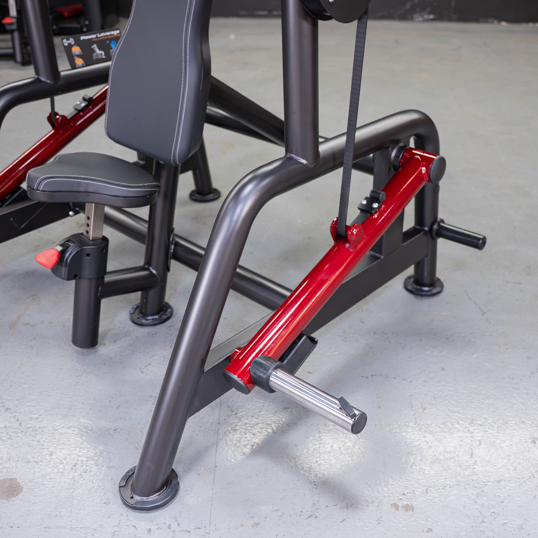 muscle d fitness commercial plate loaded power leverage v2 black and maroon pull-over machine detail