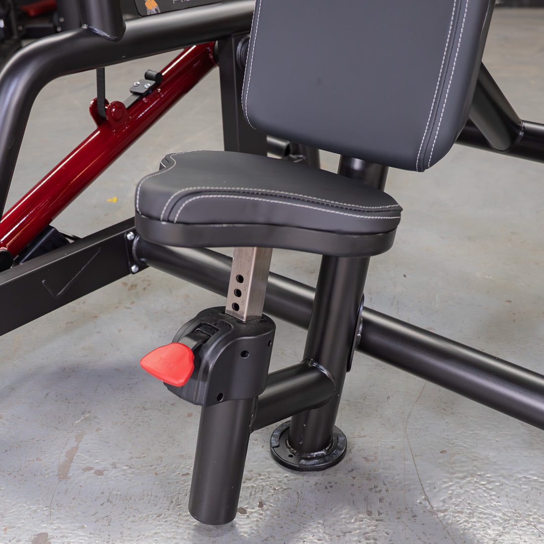 muscle d fitness commercial plate loaded power leverage v2 black and maroon pull-over machine detail