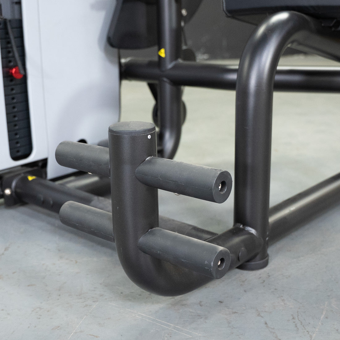 muscle d fitness commercial selectorized vogue black and light grey ab/back combo machine detail